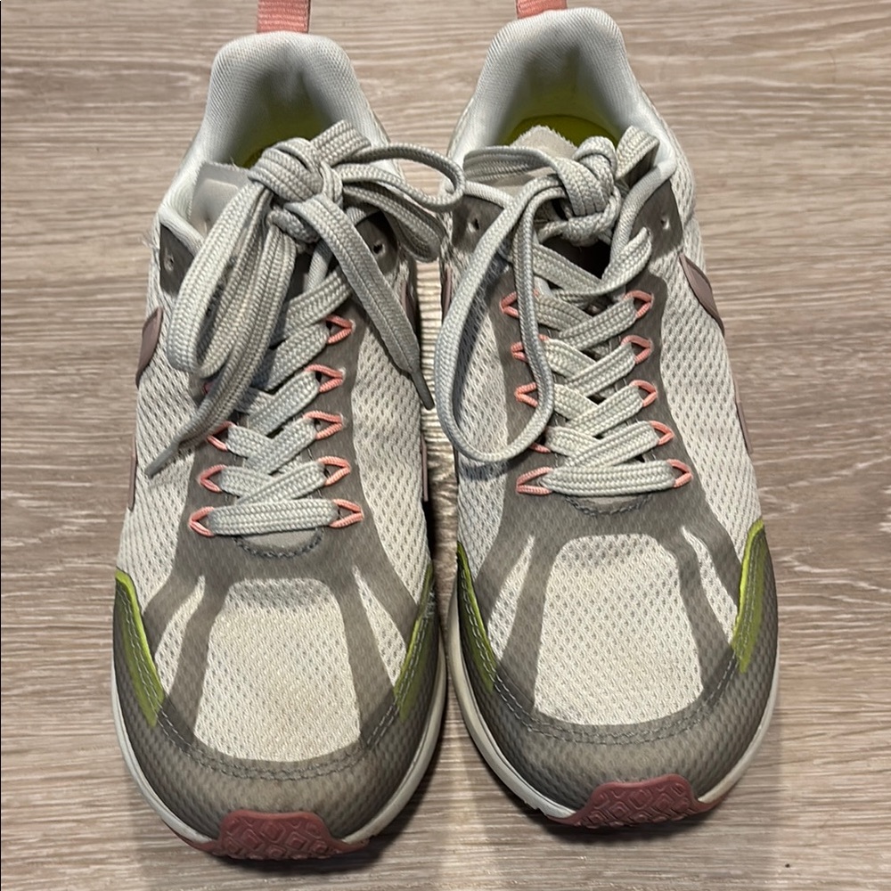 VEJA Women’s Running Shoes